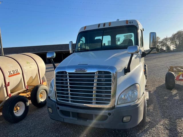 Image of Freightliner Cascadia equipment image 1