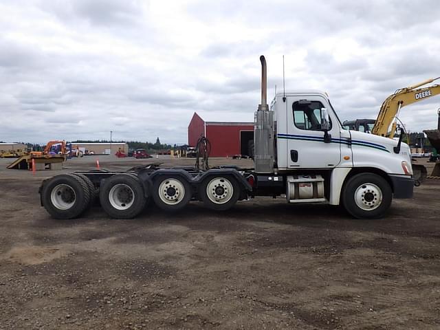 Image of Freightliner Cascadia equipment image 2