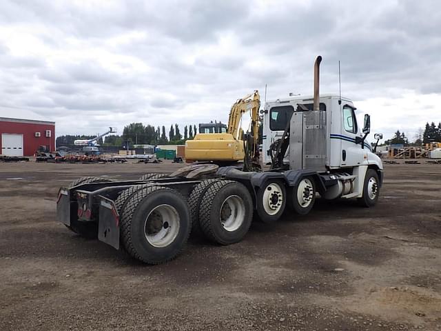 Image of Freightliner Cascadia equipment image 3