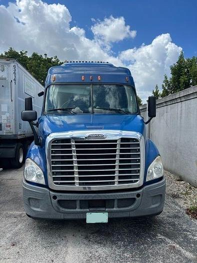 Image of Freightliner Cascadia equipment image 3
