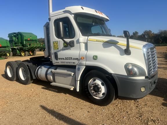 Image of Freightliner Cascadia equipment image 1