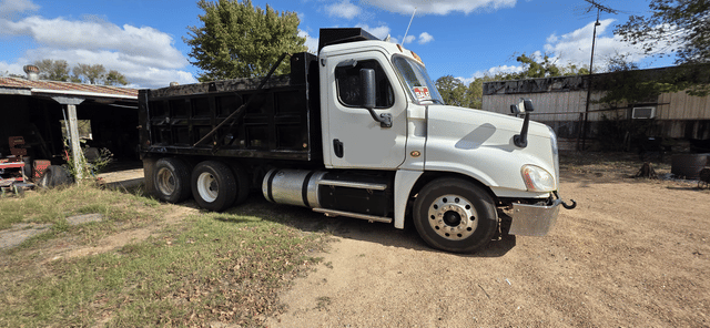 Image of Freightliner Cascadia equipment image 2