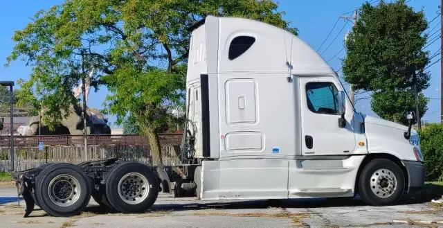 Image of Freightliner Cascadia equipment image 4