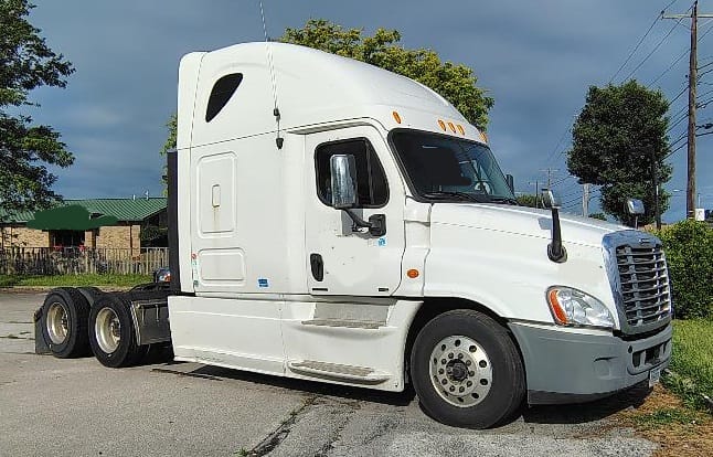 2012 Freightliner Cascadia Equipment Image0