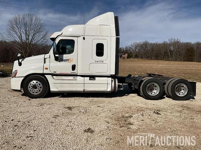 Image of Freightliner Cascadia equipment image 1