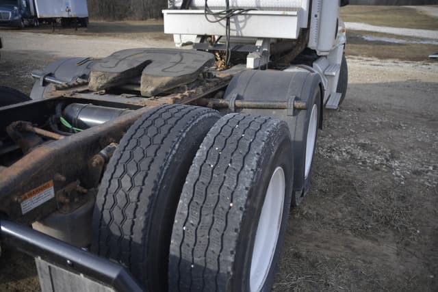 Image of Freightliner Cascadia equipment image 3