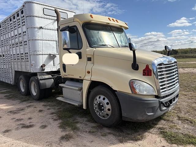 Image of Freightliner Cascadia equipment image 1