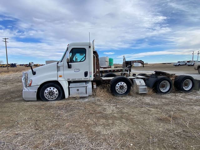 Image of Freightliner Cascadia equipment image 3