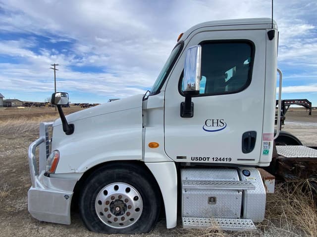 Image of Freightliner Cascadia equipment image 4