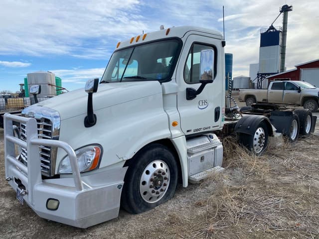 Image of Freightliner Cascadia equipment image 2