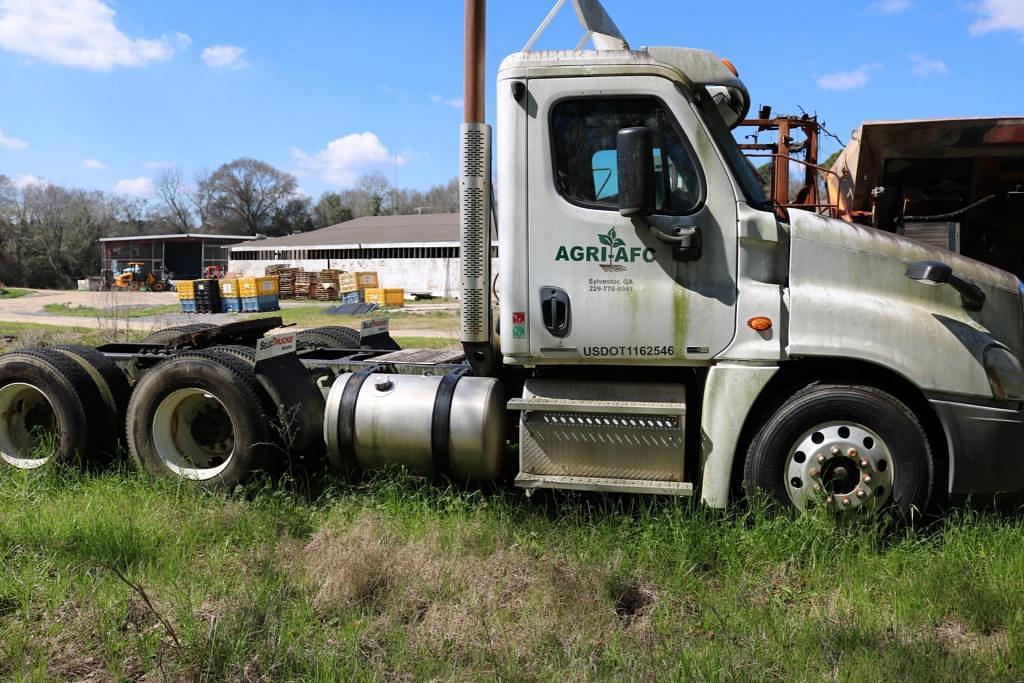 Image of Freightliner Cascadia Primary image
