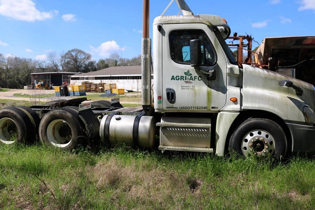 Image of Freightliner Cascadia Primary image