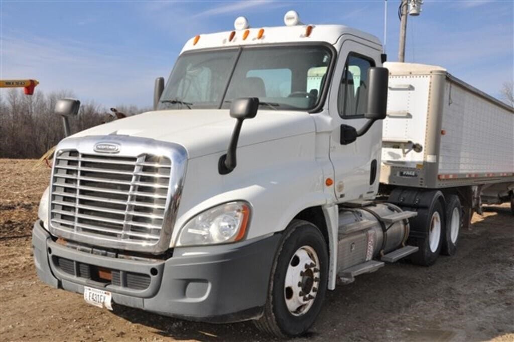 2012 Freightliner Cascadia Equipment Image0