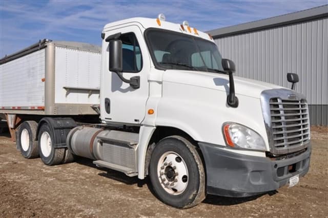 Image of Freightliner Cascadia equipment image 1