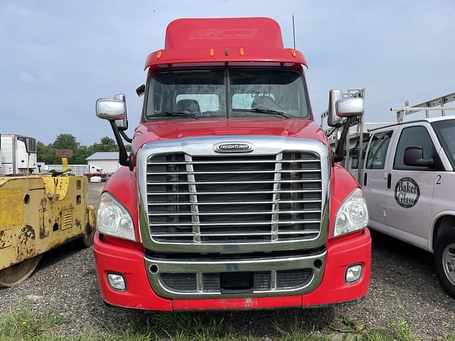 Image of Freightliner Cascadia equipment image 1