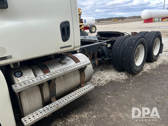 Image of Freightliner Cascadia equipment image 3