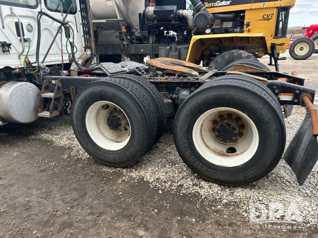 Image of Freightliner Cascadia equipment image 4