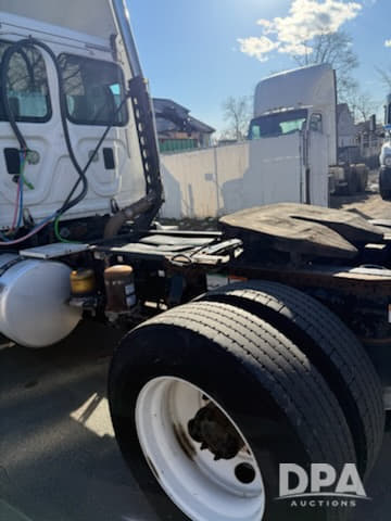 Image of Freightliner Cascadia equipment image 1