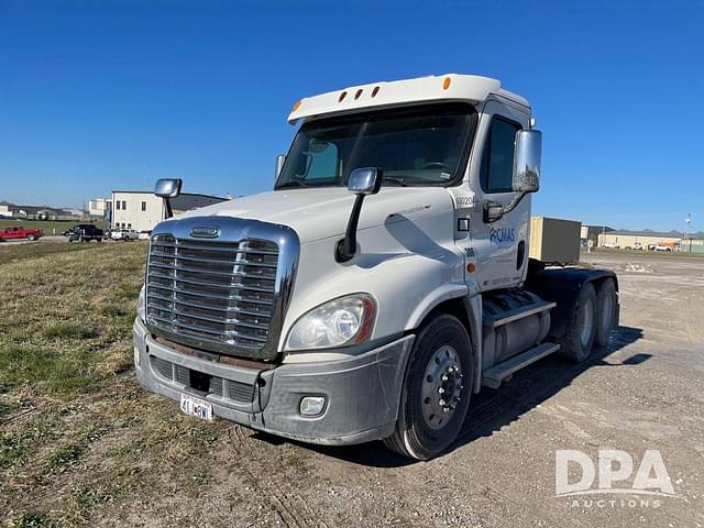 Image of Freightliner Cascadia equipment image 2