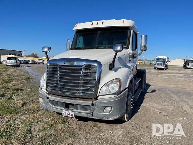 Image of Freightliner Cascadia equipment image 3