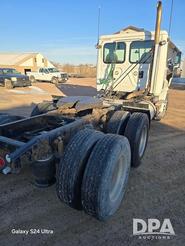 Image of Freightliner Cascadia equipment image 3