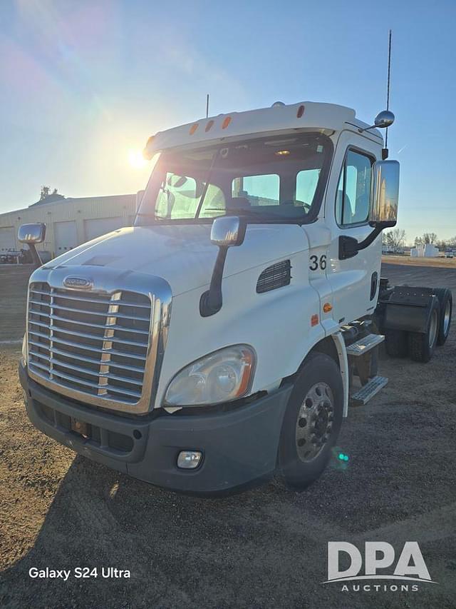 Image of Freightliner Cascadia equipment image 1