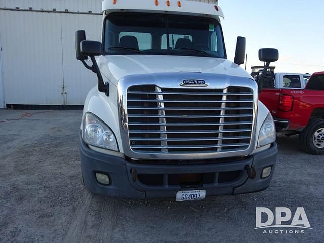 Image of Freightliner Cascadia equipment image 4