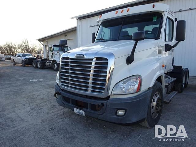 Image of Freightliner Cascadia equipment image 1