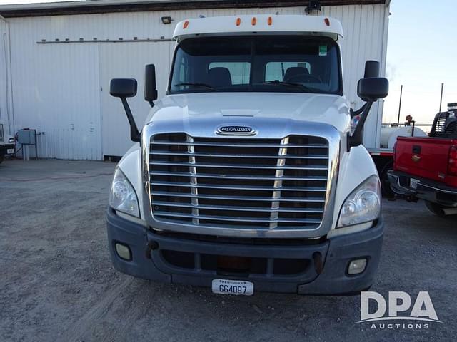 Image of Freightliner Cascadia equipment image 3