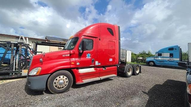 Image of Freightliner Cascadia equipment image 2