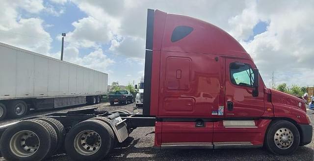Image of Freightliner Cascadia equipment image 3