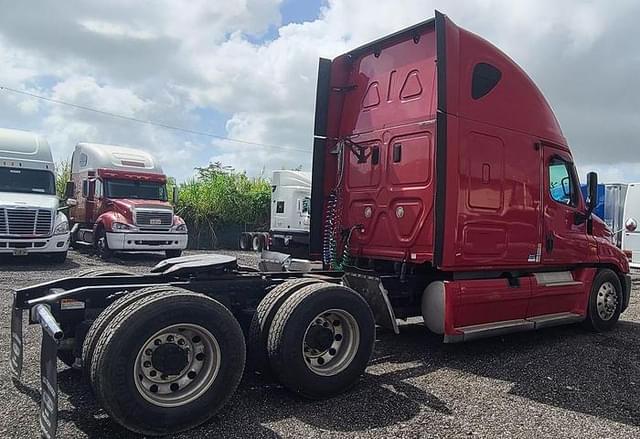 Image of Freightliner Cascadia equipment image 4