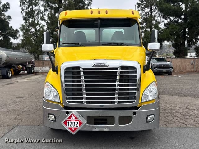 Image of Freightliner Cascadia equipment image 1