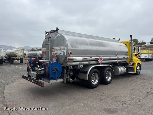 Image of Freightliner Cascadia equipment image 4