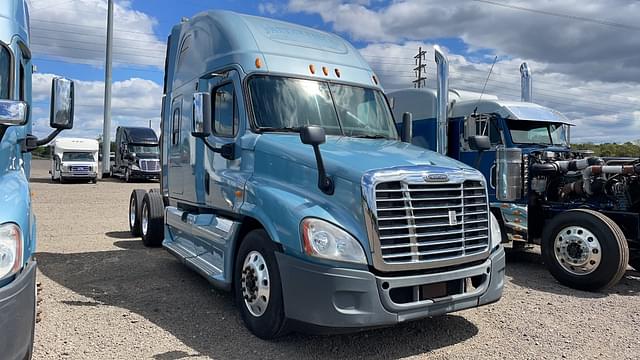 Image of Freightliner Cascadia equipment image 2