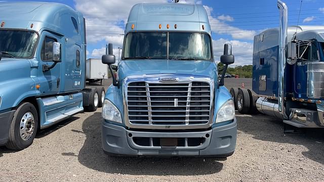 Image of Freightliner Cascadia equipment image 1