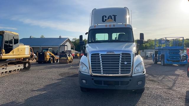 Image of Freightliner Cascadia equipment image 1