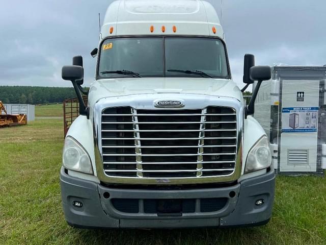 Image of Freightliner Cascadia equipment image 1