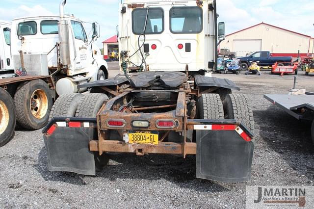 Image of Freightliner Cascadia equipment image 4