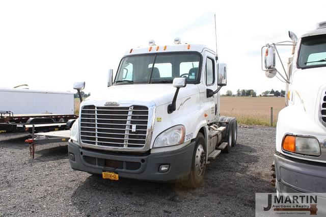 Image of Freightliner Cascadia equipment image 1