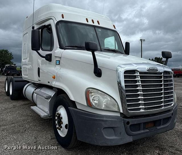 Image of Freightliner Cascadia equipment image 2