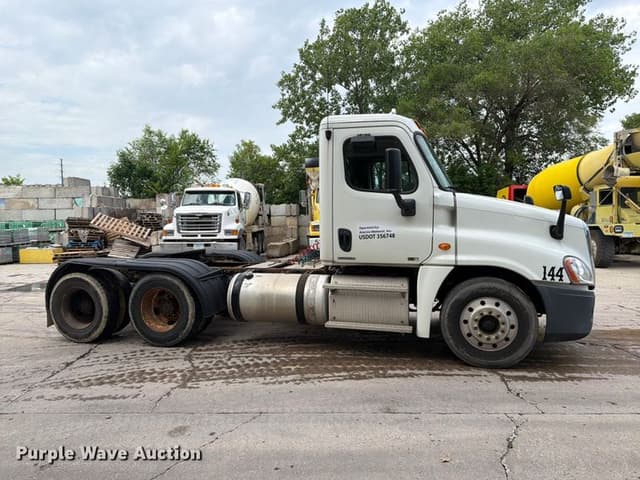 Image of Freightliner Cascadia equipment image 3