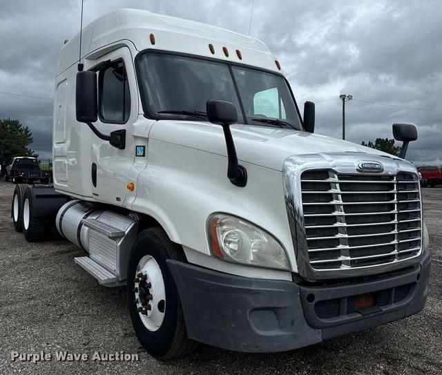 Image of Freightliner Cascadia equipment image 2