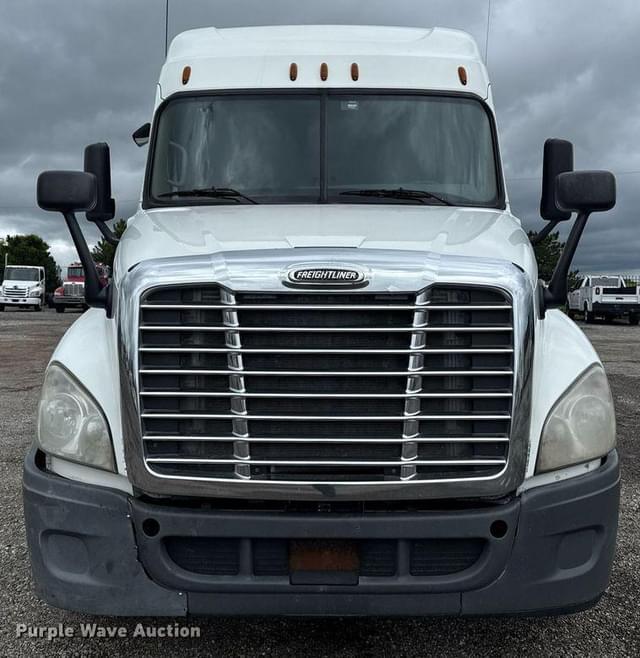 Image of Freightliner Cascadia equipment image 1
