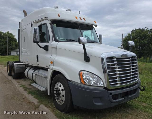 Image of Freightliner Cascadia equipment image 2