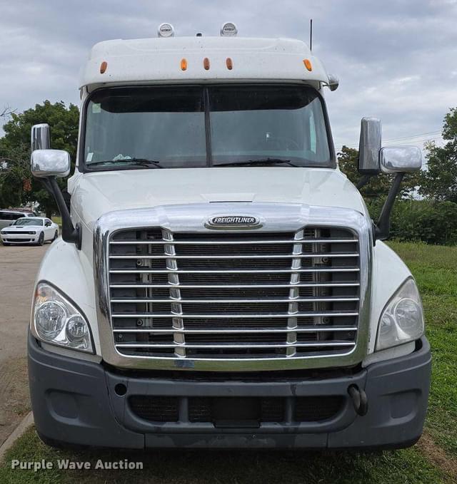 Image of Freightliner Cascadia equipment image 1