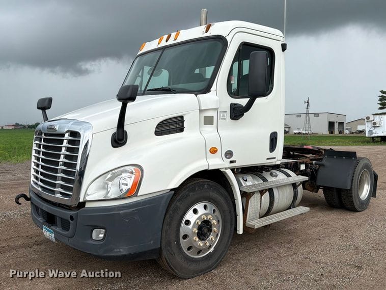 2012 Freightliner Cascadia Equipment Image0