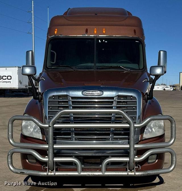 Image of Freightliner Cascadia equipment image 1