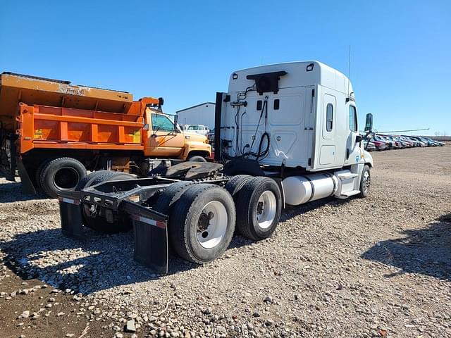 Image of Freightliner Cascadia equipment image 2