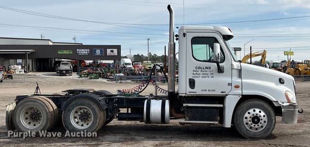 Image of Freightliner Cascadia equipment image 3